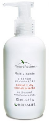 Мультивитаминный очиститель NouriFusion для нормальной и сухой кожи .