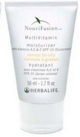 Мультивитаминный увлажнитель NouriFusion для нормальной и  жирной кожи.