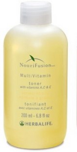 Мультивитаминный тонер NouriFusion для нормальной и жирной кожи.